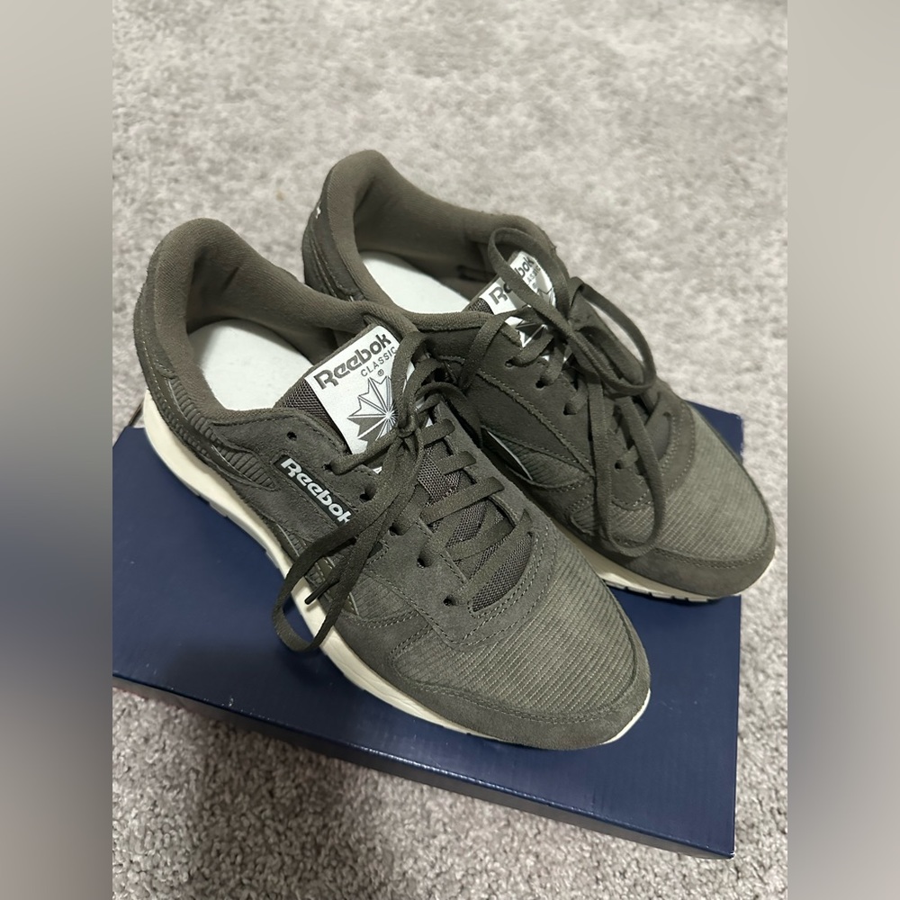 REEBOK SNEAKERS